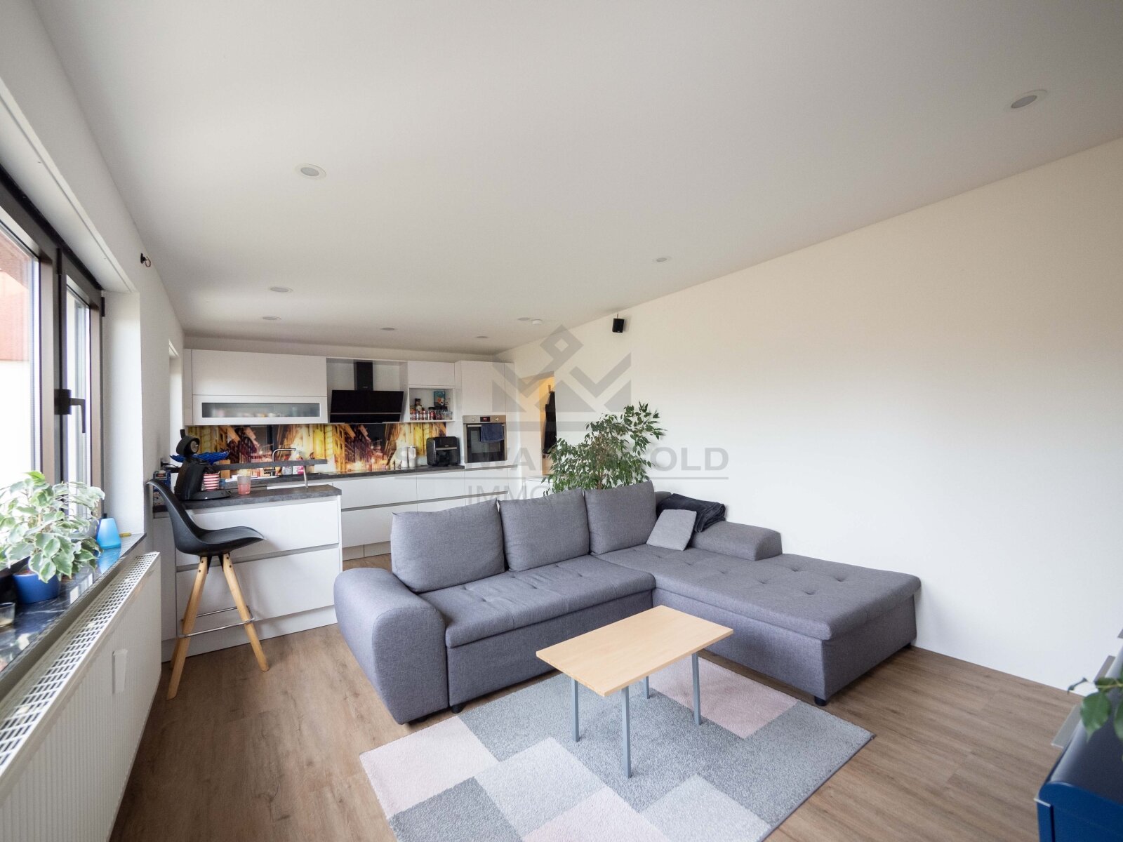 ** Modernes Wohnen auf hohem Niveau – umfangreich sanierte 3-Zimmer-Wohnung **