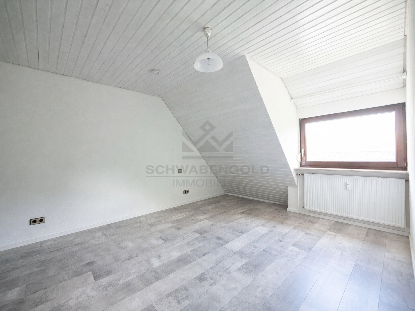* Über den Dächern von Stuttgart-Zuffenhausen: Maisonette-Wohnung mit Terrasse, Grünblick & TG *