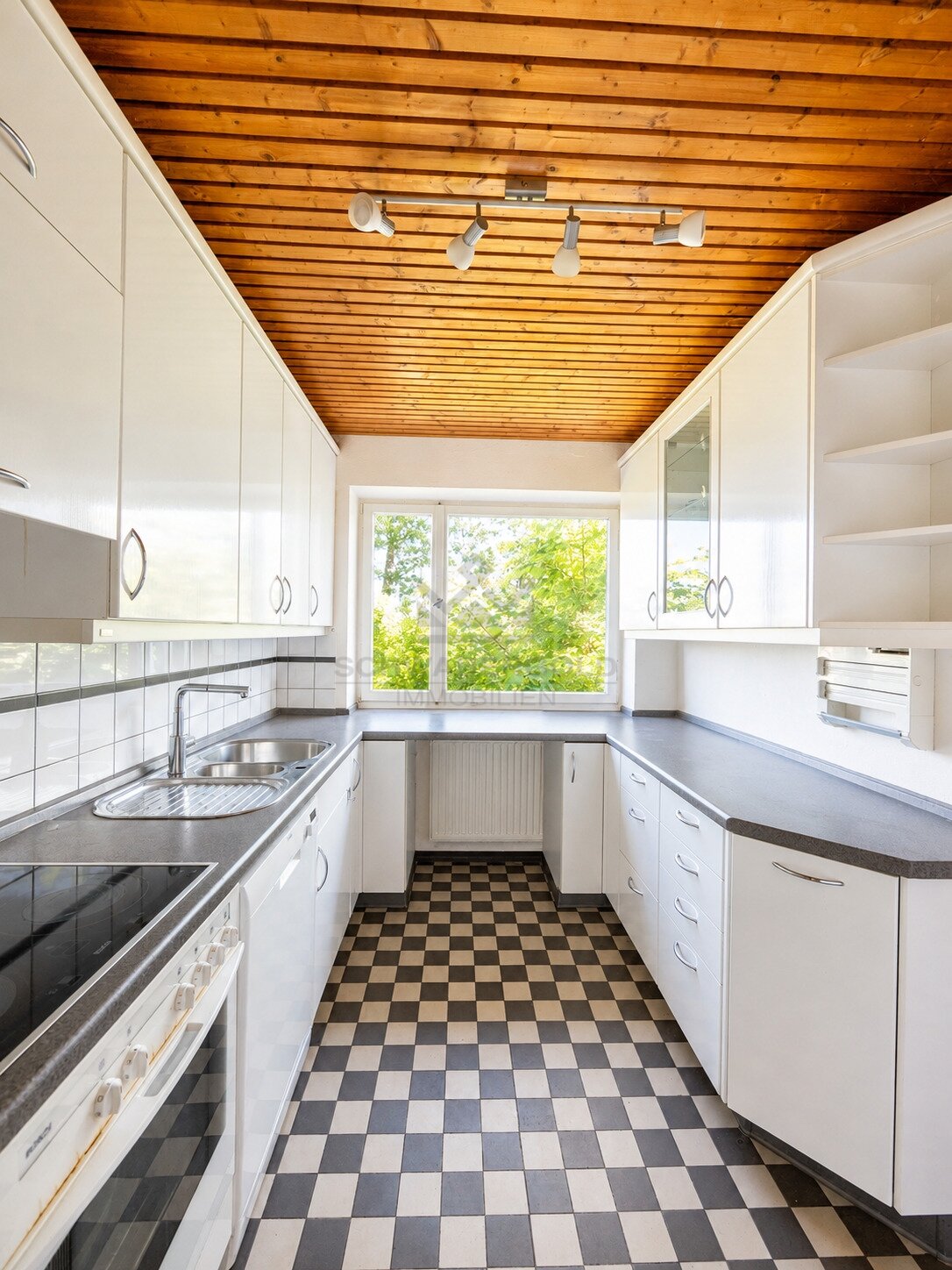* Architektonischer Rohdiamant mit Fernblick – Einfamilienhaus in außergewöhnlicher Aussichtslage von Herbrechtingen *