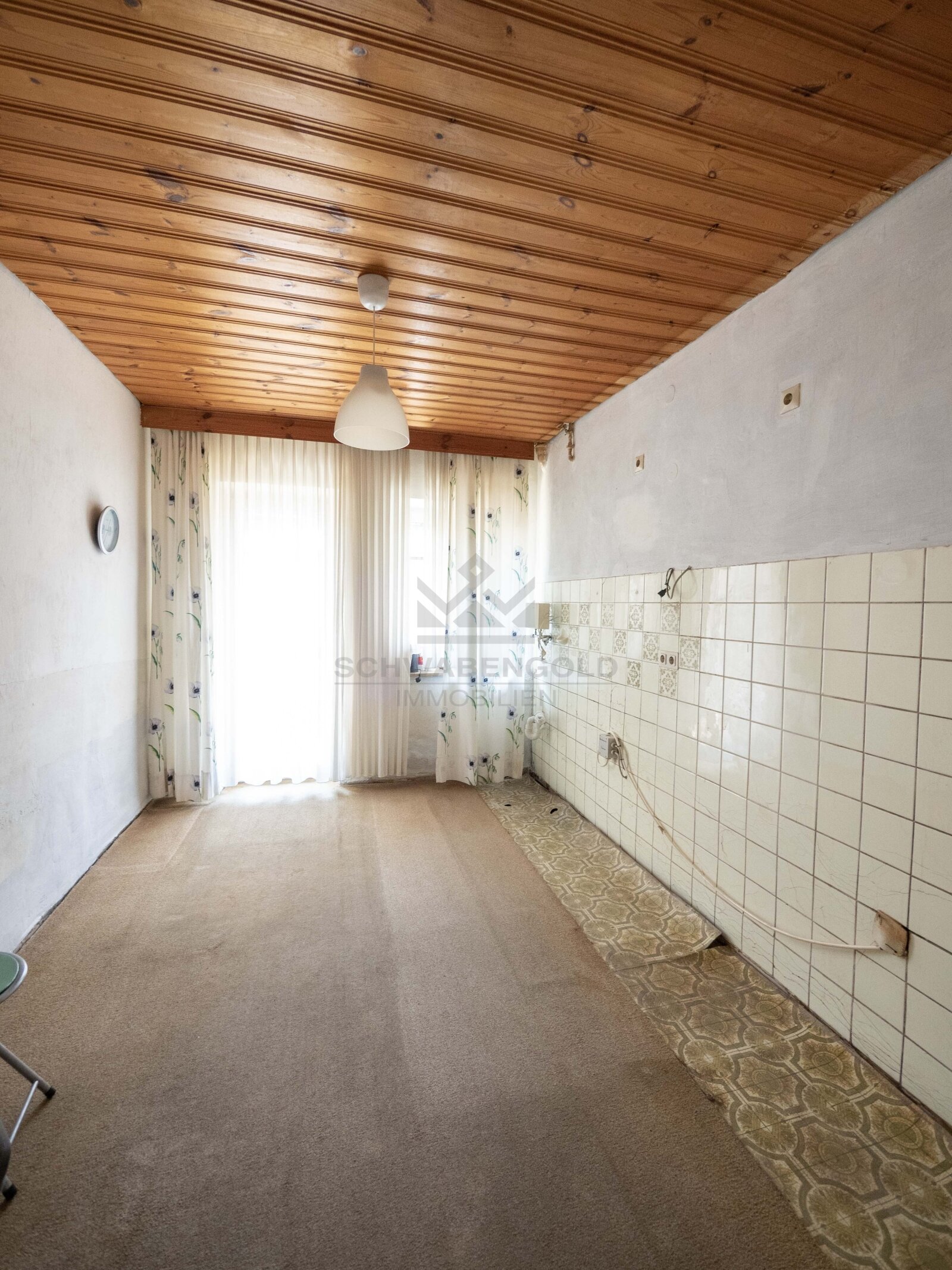 Architektonisches Juwel im Herzen von Illertissen – Verleihen Sie diesem außergewöhnlichen Dreifamilienhaus neuen Glanz