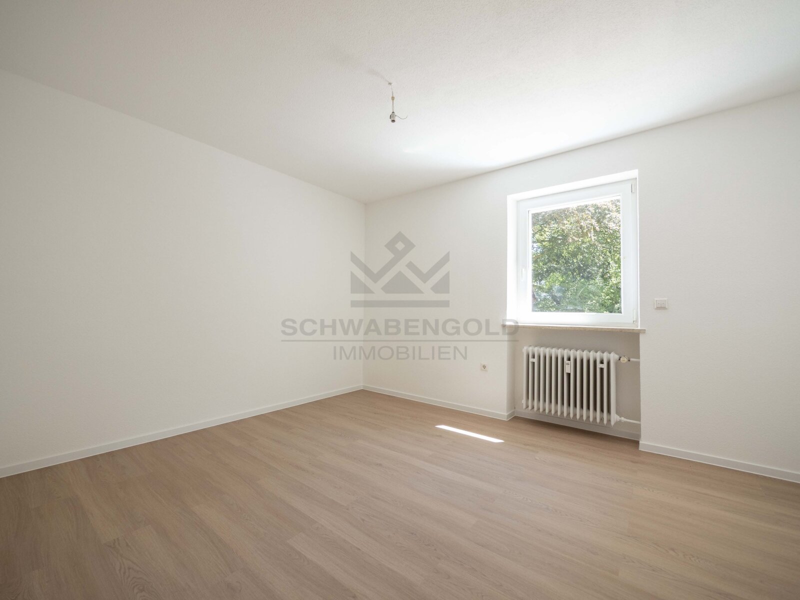 Fast wie ein eigenes Haus: 4,5 Zimmer mit Privatgarten, Garage &amp; frisch renoviert in Günzburg (003-047) — Kinderzimmer
