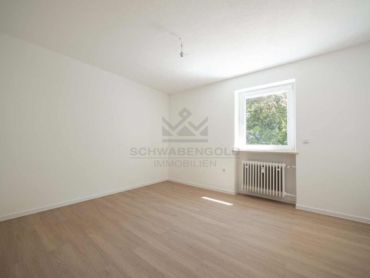 Fast wie ein eigenes Haus: 4,5 Zimmer mit Privatgarten, Garage &amp; frisch renoviert in Günzburg (003-047) — Kinderzimmer